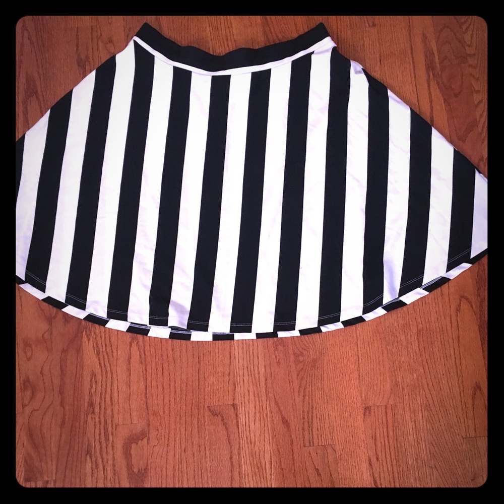 Black/ white skirt